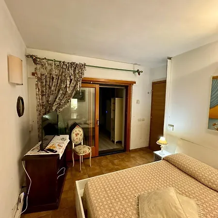 ゲストハウス L'affittacamere Nel Parco 